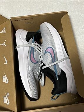 New with Box!! Nike Downshifter 12 Size 7.5 Gray Black Pink Blue White